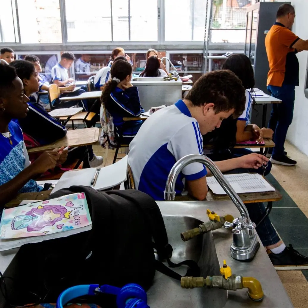 La firma estudió a más de 14.000 colegios, sin embargo, debido a que 809 cumplían requisitos mínimos, fueron evaluados en diferentes materias para determinar el escalafón a nivel nacional. Foto: Julio Herrera