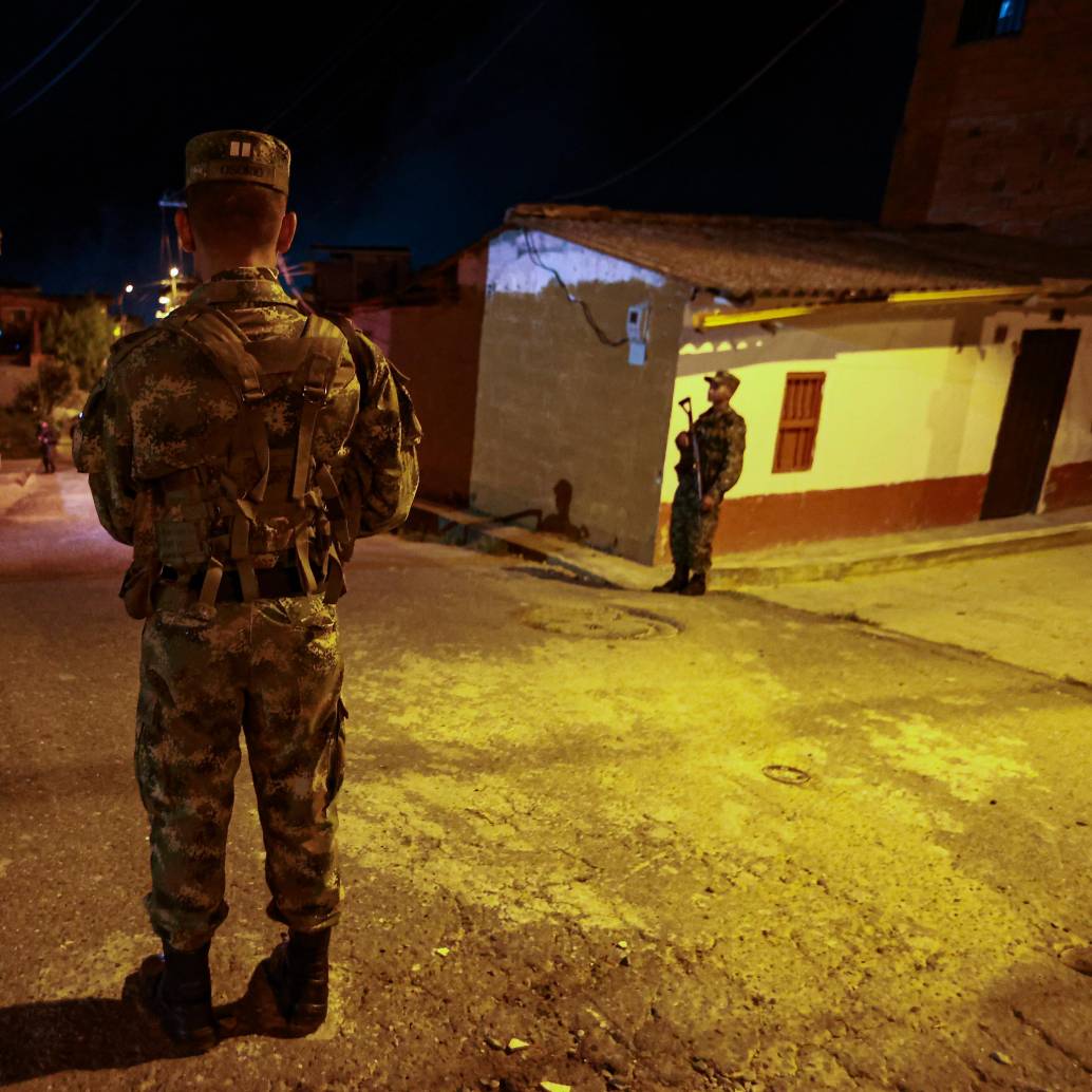Carteles del narcotráfico están reclutando militares colombianos por su entrenamiento y experiencia en el manejo de armas. Imagen de referencia. FOTO: Manuel Saldarriaga