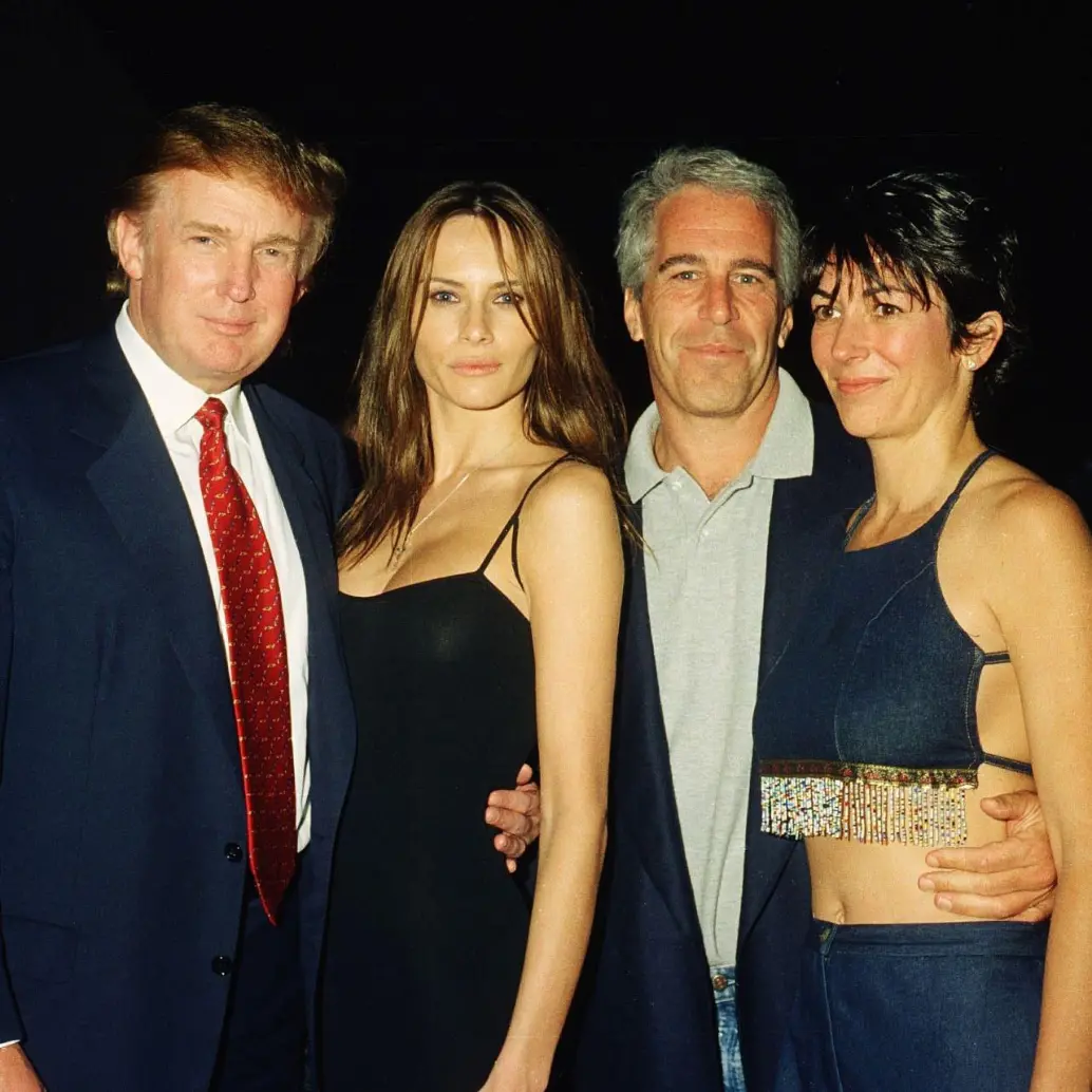 En la foto aparece Donald Trump y su actual esposa, Melania Trump, junto a Jeffrey Epstein y su pareja, Ghislaine Maxwell. Foto: Getty Images