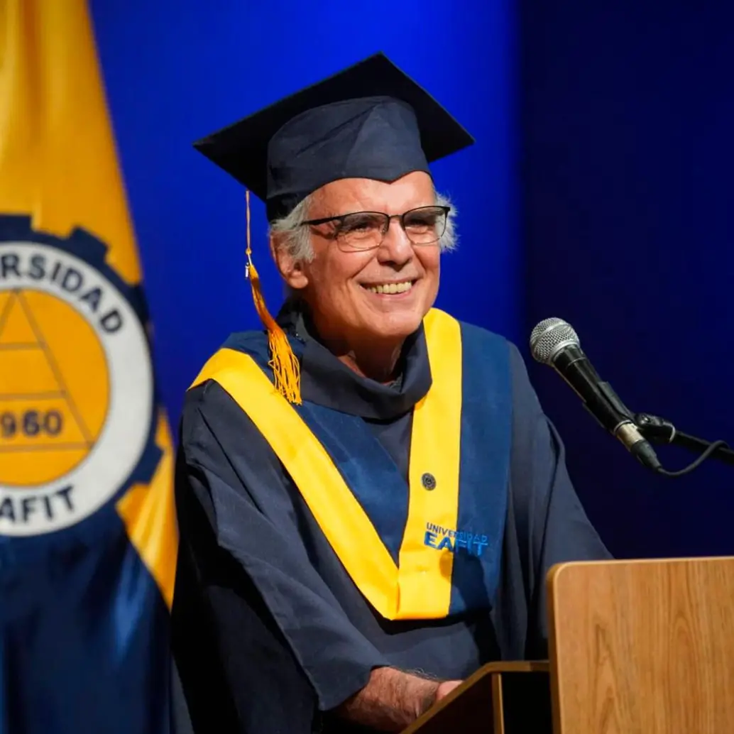 Hernán Octavio Moreno Mora el día de su grado como Ingeniero Matemático en Eafit. FOTO Cortesía Universidad 