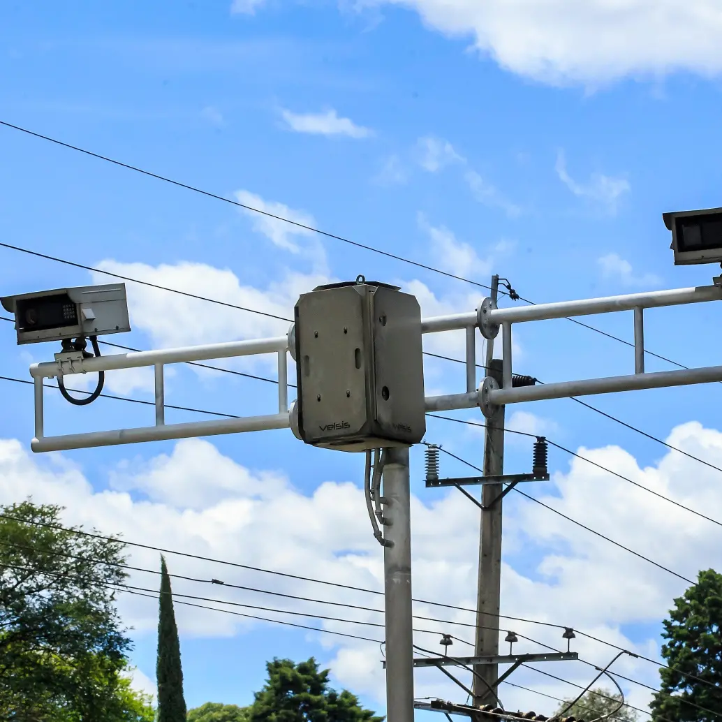 Millones de fotomultas en Colombia quedarían sin validez tras la investigación de la Supertransporte a 37 organismos de tránsito por presuntas irregularidades en cámaras de fotodetección. FOTO Camilo Suárez