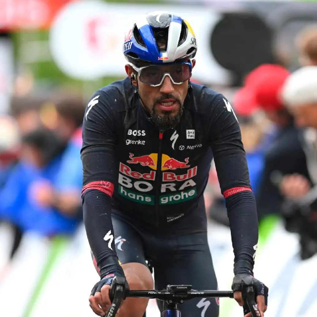 Daniel Martínez está a tres etapas de lograr su segundo podio en la París-Niza. FOTO X-RBH_ProCyclingF