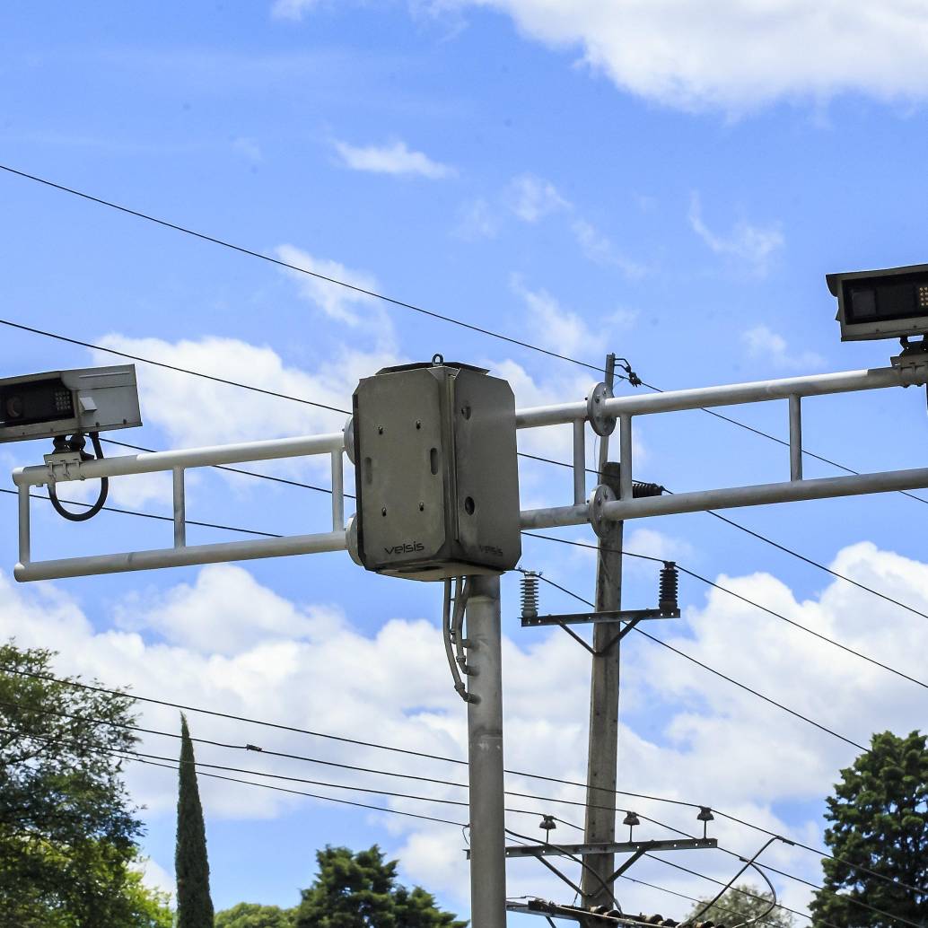 Imagen de referencia de una cámara de fotodetección en la ciudad. Foto: Andrés Camilo Suárez Echeverry
