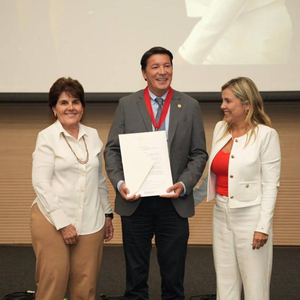 El registrador Hernán Penagos fue homenajeado en el auditorio de la Cámara de Comercio Medellín para Antioquia. Foto: Cortesía Registraduría