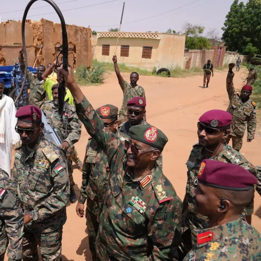 <span class="mln_uppercase_mln">Las</span><b><span class="mln_uppercase_mln"> Fuerzas Armadas Sudanesas (FAS) (en la foto), luchan contra las Fuerzas de Apoyo Rápido en el oeste de Sudán. Se trata de un grupo paramilitar que refuerza sus filas con mercenarios colombianos. FOTO: Xinhua</span></b>