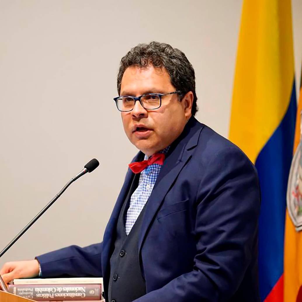 Ramírez es Doctor en Derecho y especialista en Ciencia Política del Centro de Estudios Políticos y Constitucionales de Madrid. Es profesor titular de la Universidad Externado.<b><span class="mln_uppercase_mln"> </span></b>FOTO<b><span class="mln_uppercase_mln"> Tomada de X @iureamicorum</span></b>