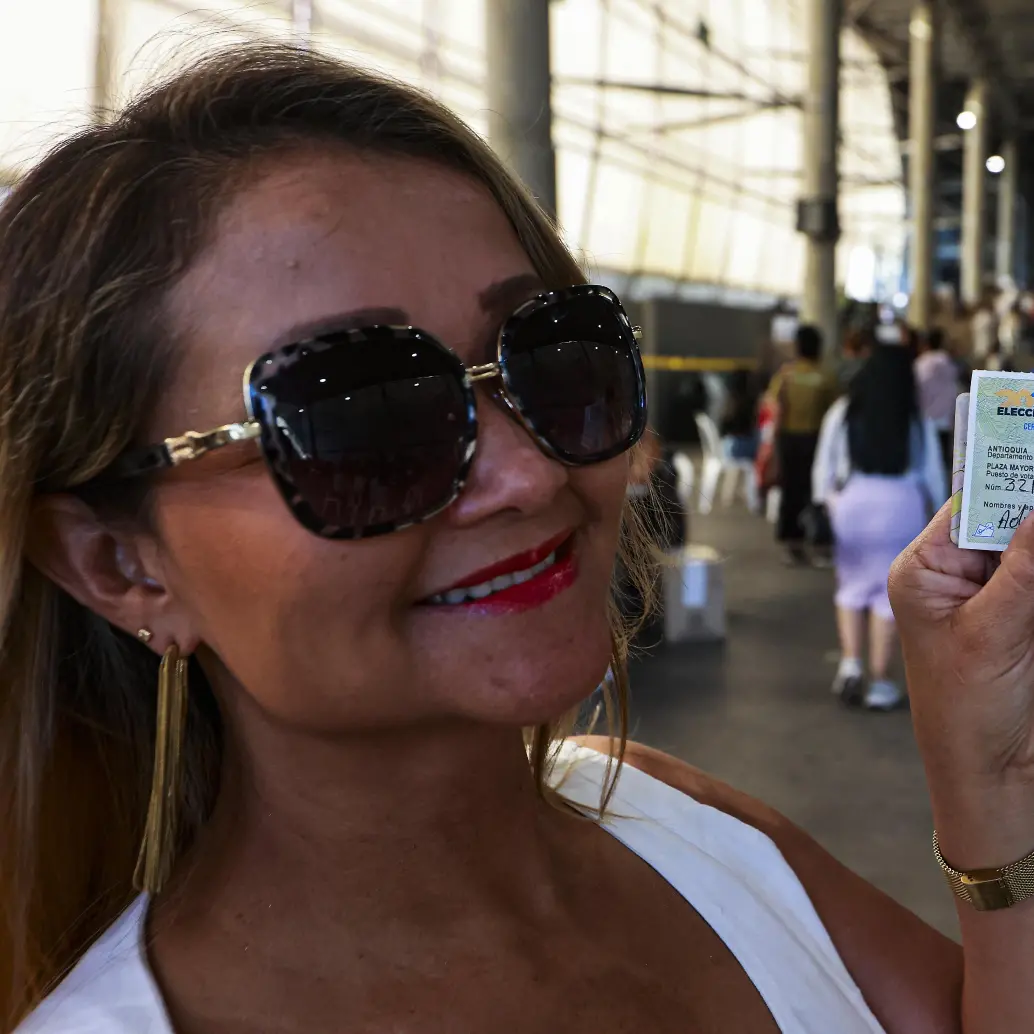 Con el certificado electoral el ciudadano puede reclamar beneficios como descuentos en pasaportes, libreta militar, servicio militar, universidades oficiales y media jornada laboral de descanso. Foto: Manuel Saldarriaga Quintero.