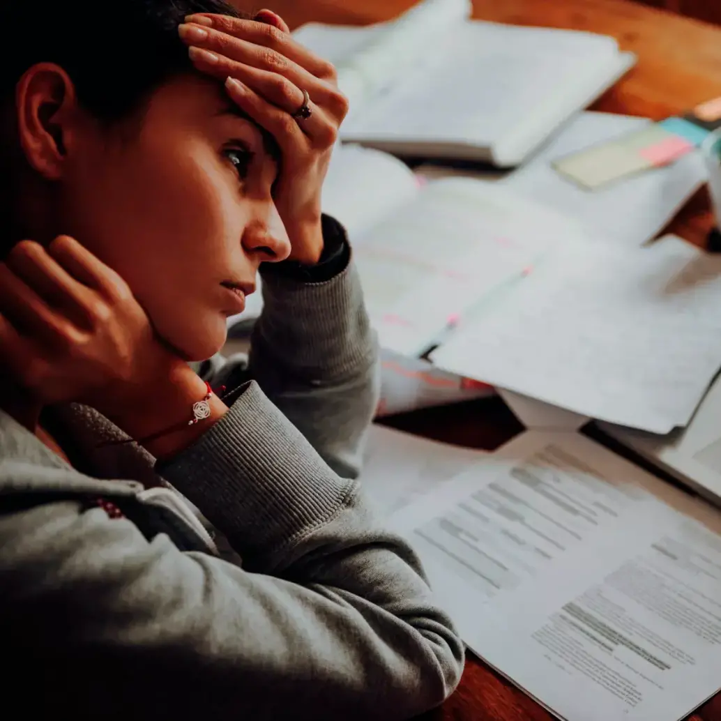 Expertos dan por sentado que laborar más horas laborales no significa más eficiencia. FOTO: GETTY