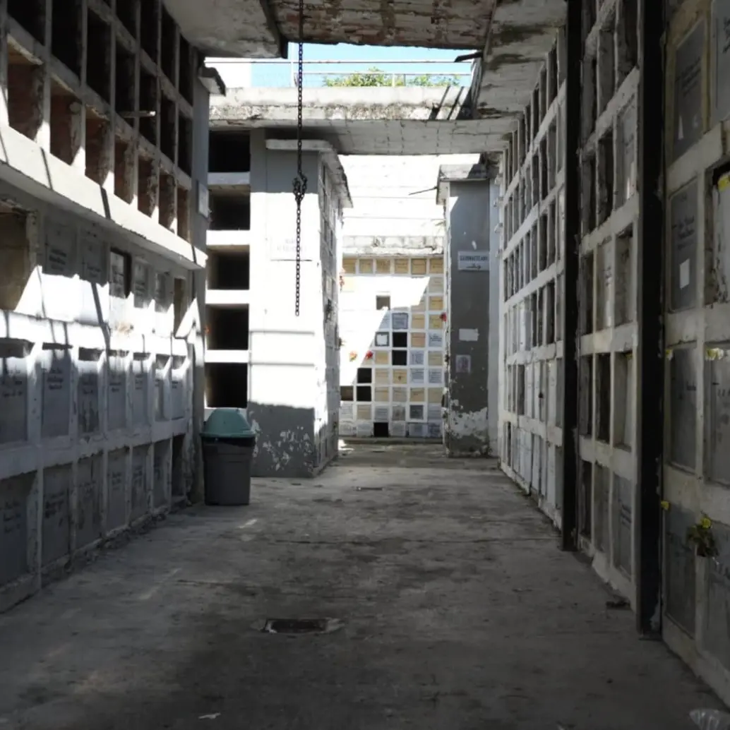 El cementerio de Itagüí tiene un universo de 36 sitios de interés forense en los que habría cuerpos de personas desaparecidas. De estos, 33 son bóvedas individuales que se encuentran en la galería María Auxiliadora y tres son osarios comunes. Foto: Cortesía