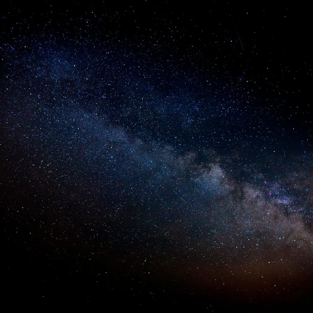 La molécula fue identificada en una zona del espacio con condiciones extremas, donde predominan la radiación y la formación de compuestos complejos. FOTO Pixabay