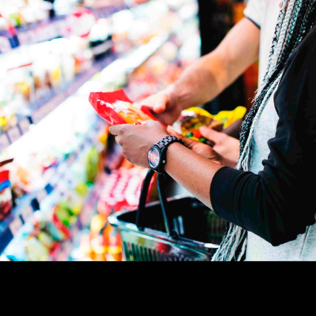 Las papas fritas, tortillas, maní y mezclas de frutos secos lideran las ventas de snacks en los canales digitales en Colombia. FOTOS: FREEPIK