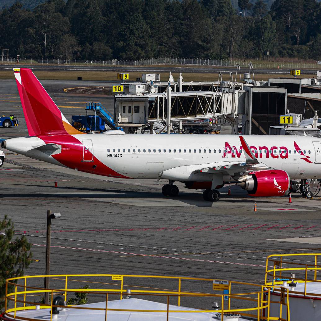 Avianca alertó sobre personas ajenas a la compañía que están contactando a pasajeros para exigirles pagos. FOTO Manuel Saldarriaga