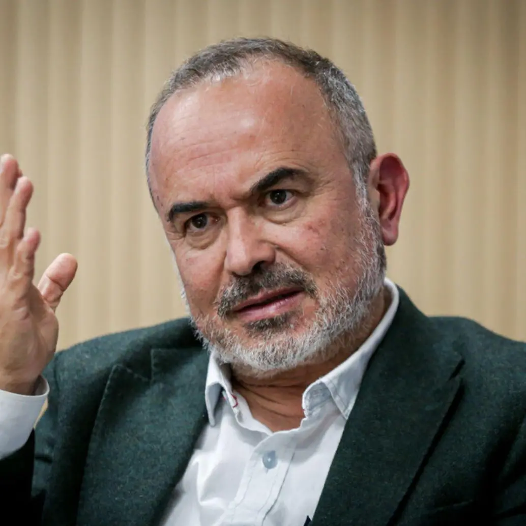 El ministro Jorge Iván Cuervo no estuvo de acuerdo con que se pidiera la necropsia de Kevin Acosta, quien murió luego de que la Nueva EPS por fallas en el suministro no le diera unos medicamentos para tratar la hemofilia. Foto: Colprensa