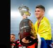El colombiano Jorge Carrascal, reciente campeón de Copa Libertadores con Flamengo, buscará otra final internacional con el equipo brasileño. FOTO: Tomada de X @Flamengo_es