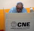 Ciudadanos hondureños participan en la jornada electoral marcada por un ambiente de tensión e injerencia internacional. FOTO: AFP.
