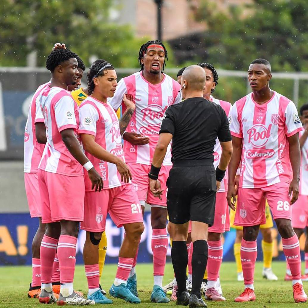 Envigado jugará el 2026 en la segunda división luego de 18 años de haber sufrido su primer y único descenso en la historia. Foto: Colprensa