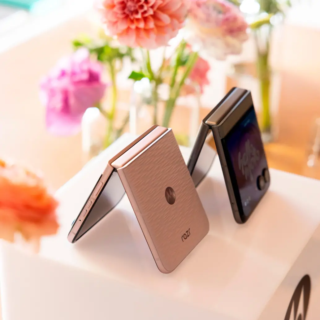La nueva linea razr de Motorola tiene varias funciones potenciadas por IA. FOTOS Cortesía