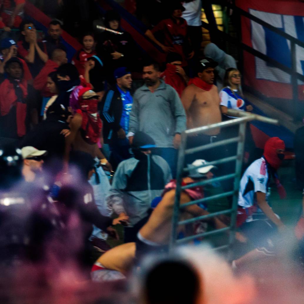 En el Atanasio se vivieron momentos de pánico el miércoles 17 de diciembre tras los disturbios que comenzaron los hinchas del DIM luego de la derrota de su equipo en la final de la Copa BetPlay. Foto: Andrés Camilo Suárez Echeverry