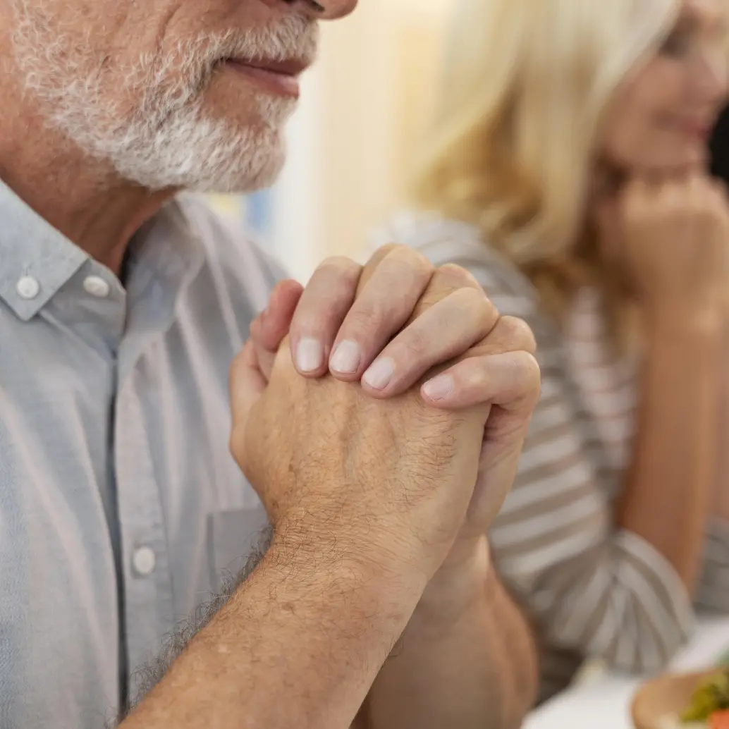 La corona de Adviento marca el inicio de cuatro semanas de preparación espiritual para la Navidad. FOTO: Freepik. 