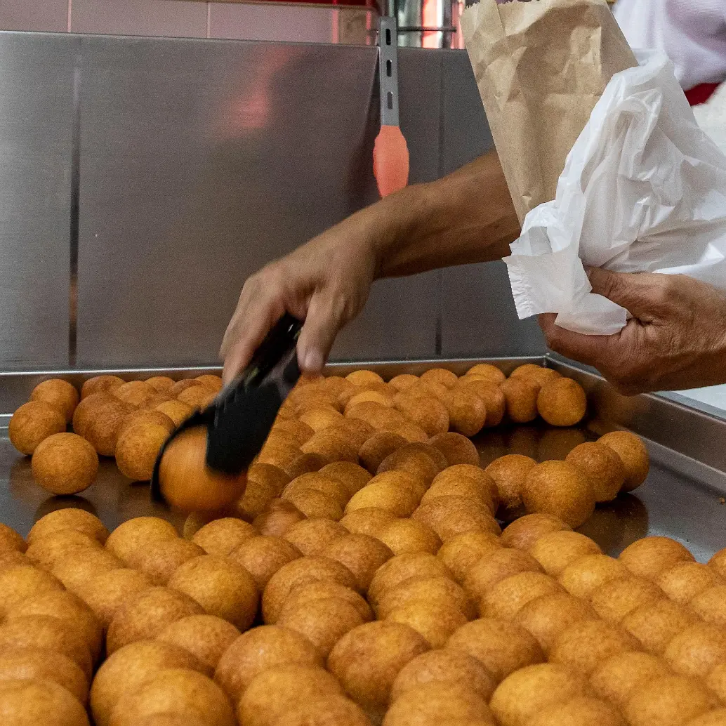En diciembre, el buñuelo se considera “la fruta de temporada”. FOTO: Archivo EL COLOMBIANO