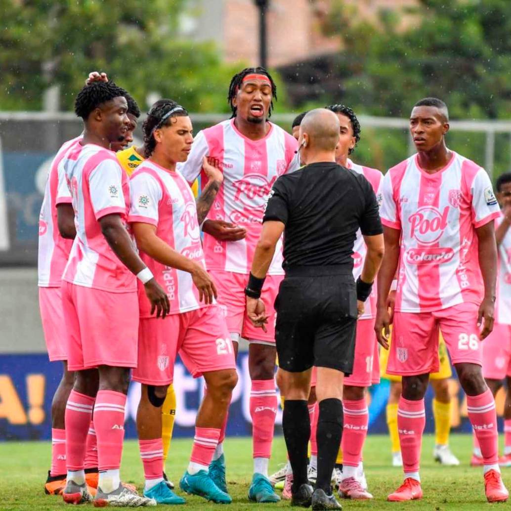Envigado se convirtió en el primer equipo en perder la categoría en 2025, matemáticamente ya no le da para mantenerse en la A. FOTO COLPRENSA 