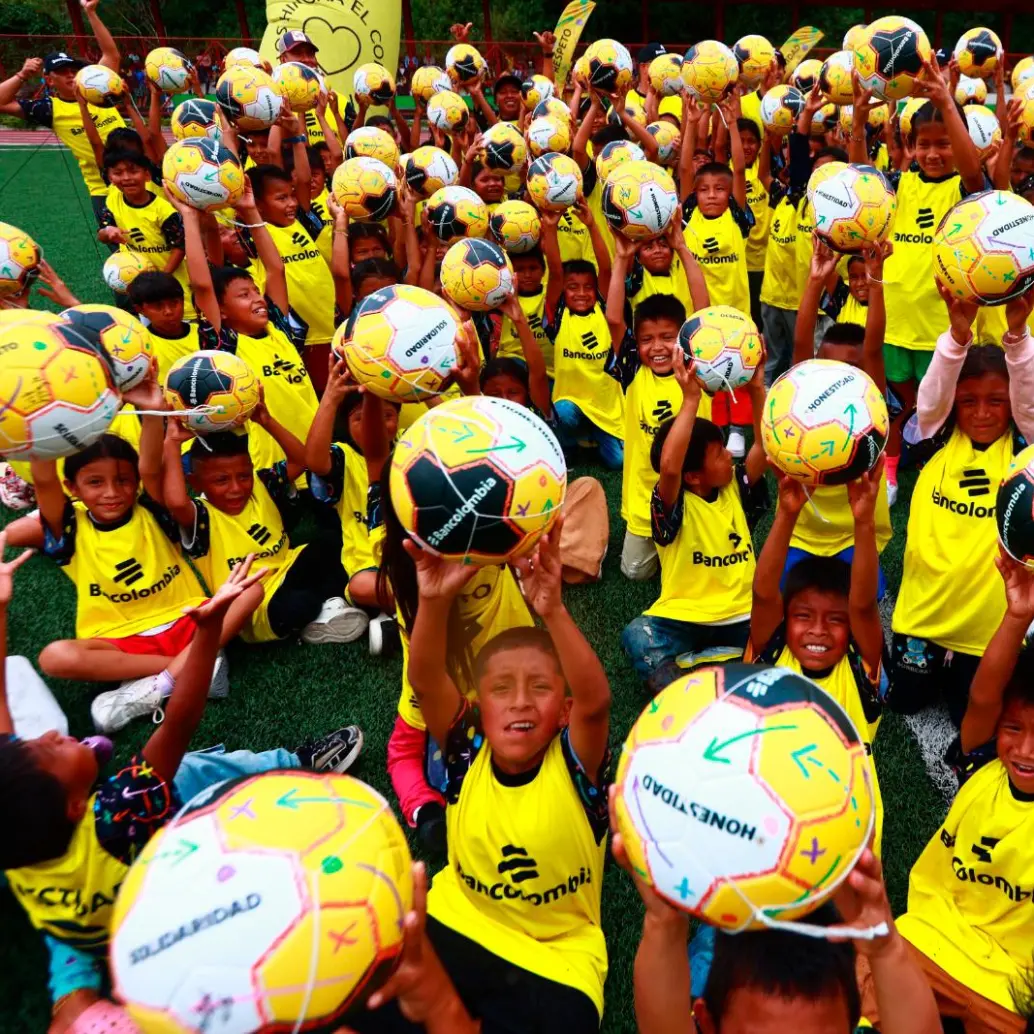 <p>Un centenar de niños y jóvenes de la comunidad Embera Katío disfrutaron de la jornada este miércoles en Dabeiba. FOTO MANUEL SALDARRIAGA</p><p><b></b></p><p><b>Siga leyendo: <a rel="nofollow" href="https://www.elcolombiano.com/deportes/futbol/deportivo-cali-femenino-finalista-copa-libertadores-2025-en-argentina-FC30015819">Cali femenino es finalista de la Copa Libertadores: ahora espera rival entre Corinthians y Ferroviária</a></b></p>