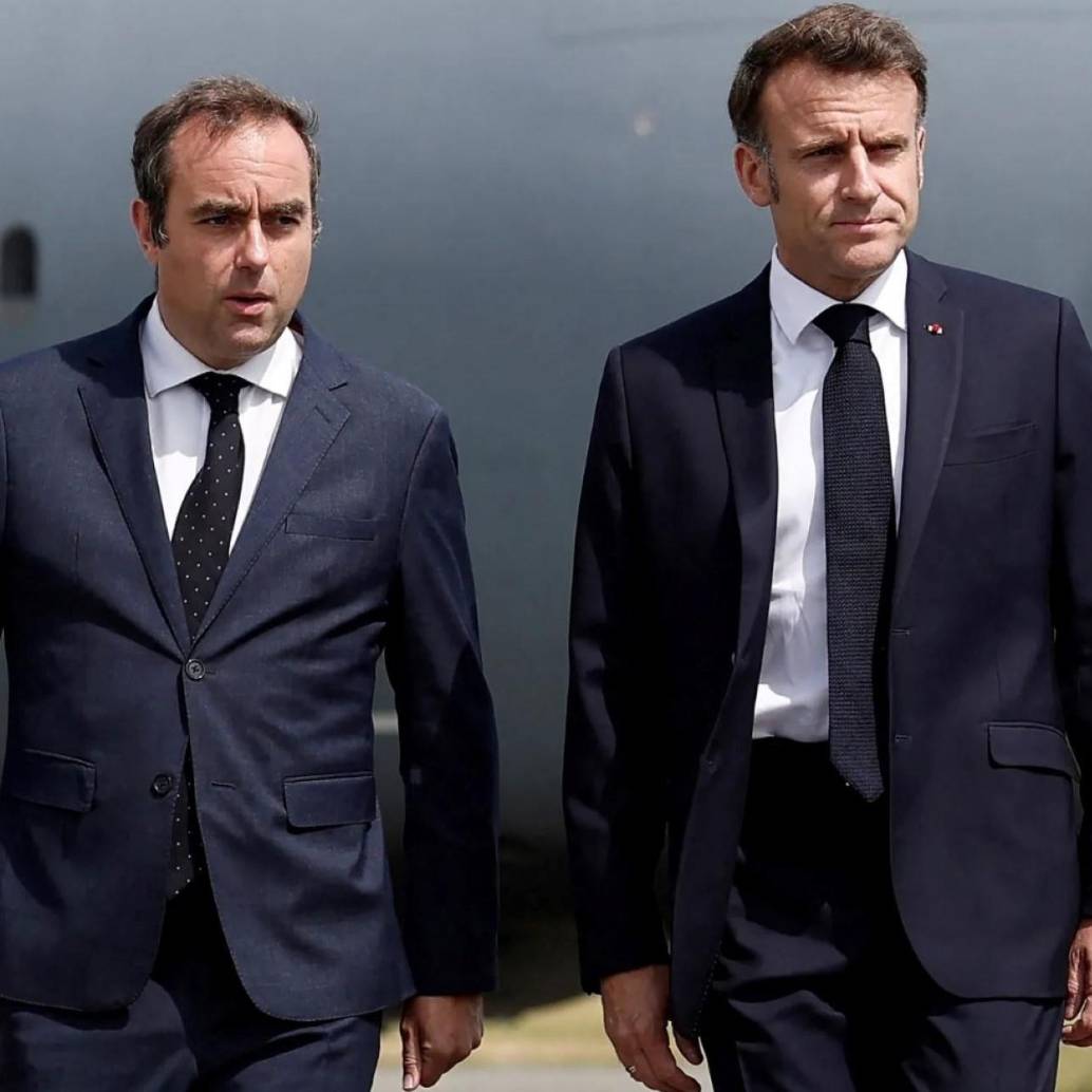 A pesar de haber renunciado el lunes pasado, Emmanuel Macron (derecha) volvió a nombrar a Sébastien Lecornu (izquierda) como primer ministro de Francia. Foto: Getty Images