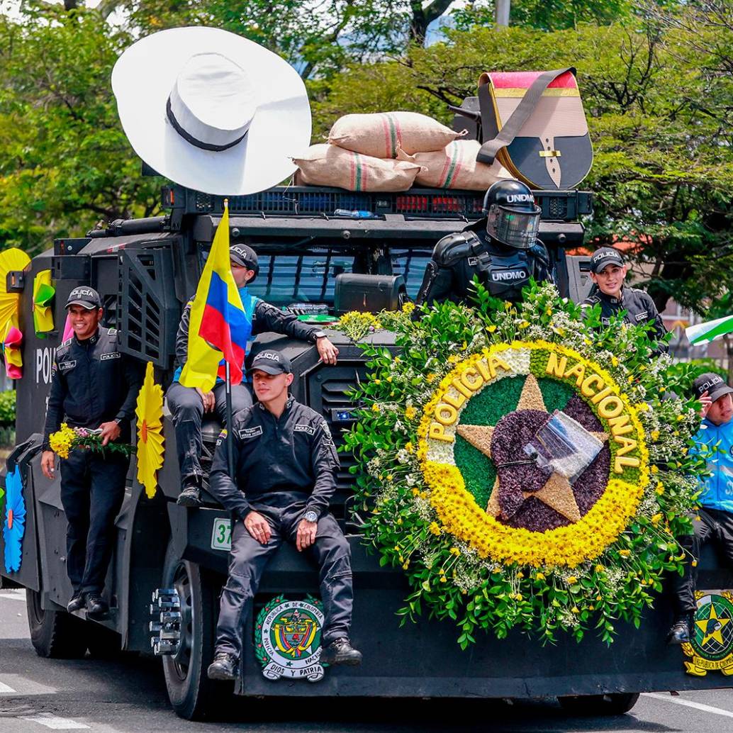 Este desfile resalta un aspecto fundamental de la sociedad: el respeto y la admiración por aquellos que, día a día, se juegan la vida por la seguridad de todos. Es un emotivo recordatorio de que los verdaderos héroes están entre nosotros. Foto: Manuel Saldarriaga Quintero