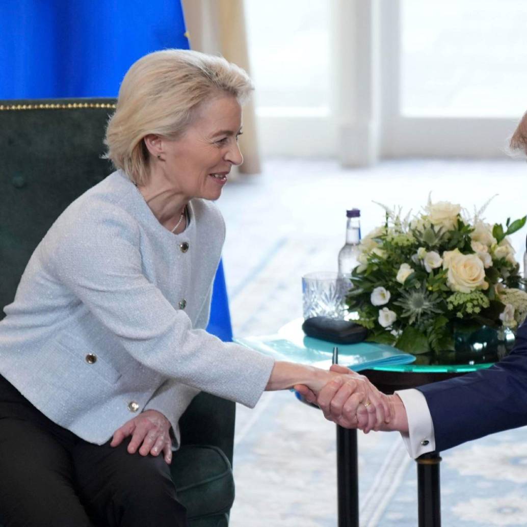 Ursula von der Leyen y Donald Trump se reunieron en Escocia y lograron un acuerdo comercial que empezaría a aplicarse a partir de agosto. Foto: Getty