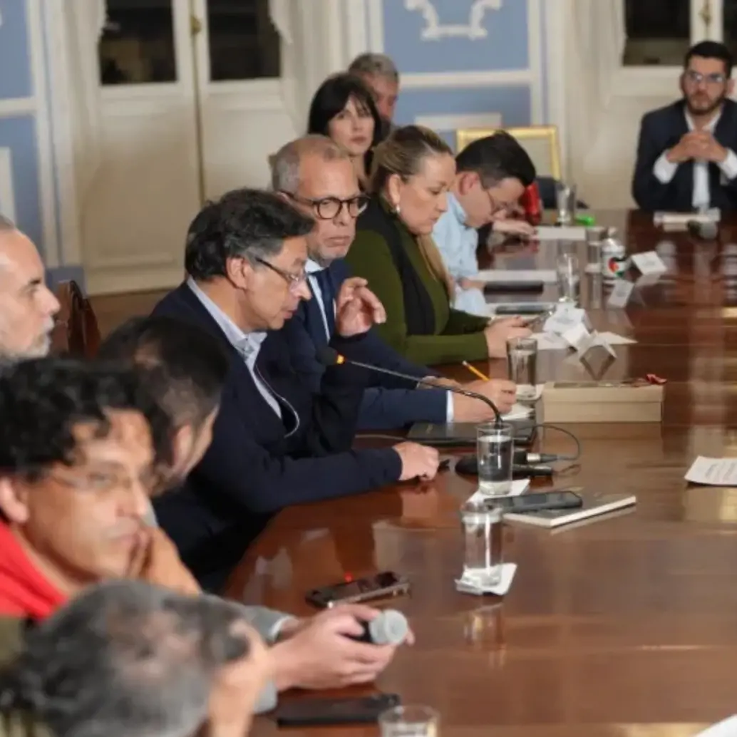 En la reunión también estuvo Benedetti. Foto: Presidencia