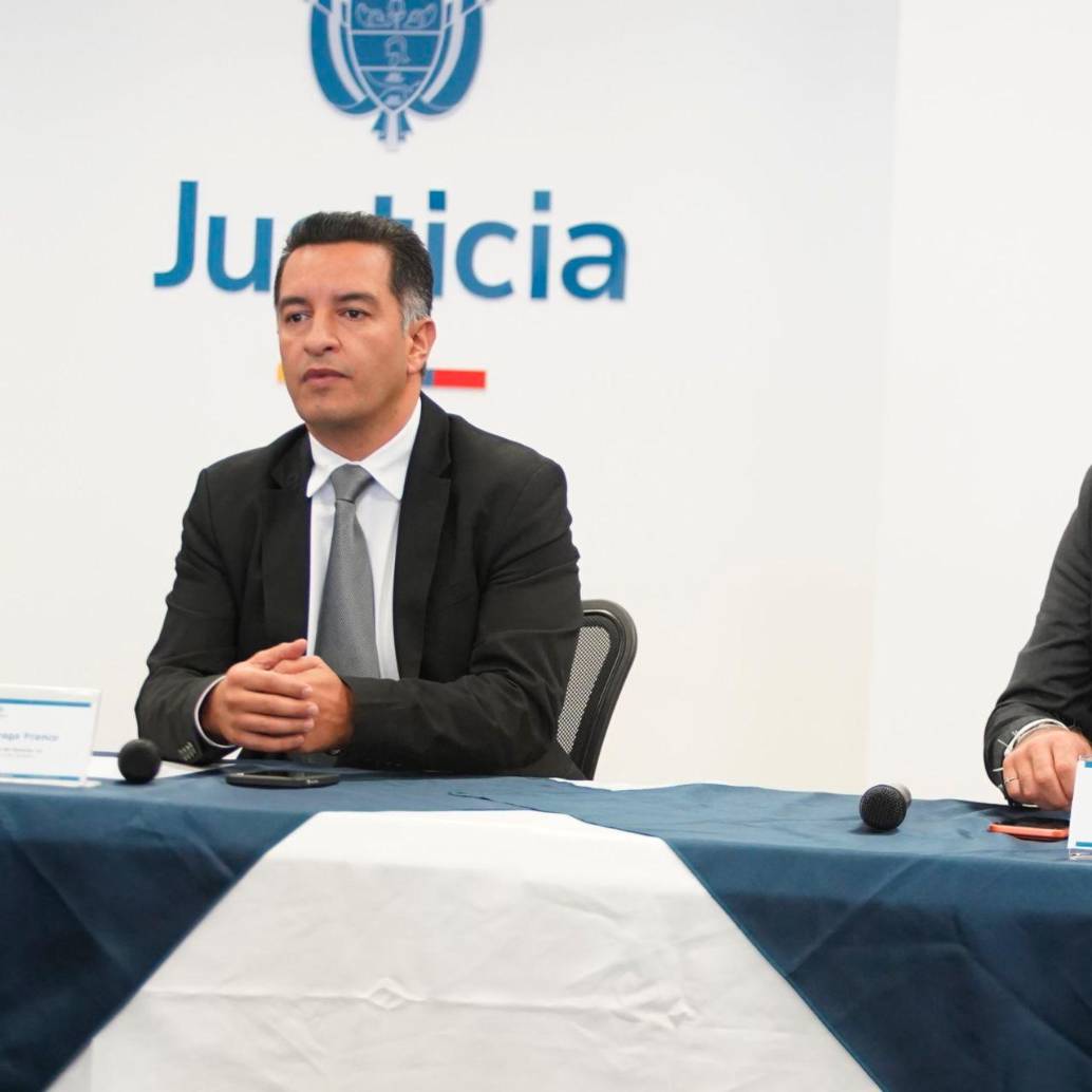 Los ministros de Justicia (e) Andrés Idárraga, y del Interior, Armando Benedetti, tras el Consejo Nacional de Estupefacientes. FOTO: Tomada de X @MinjusticiaCo