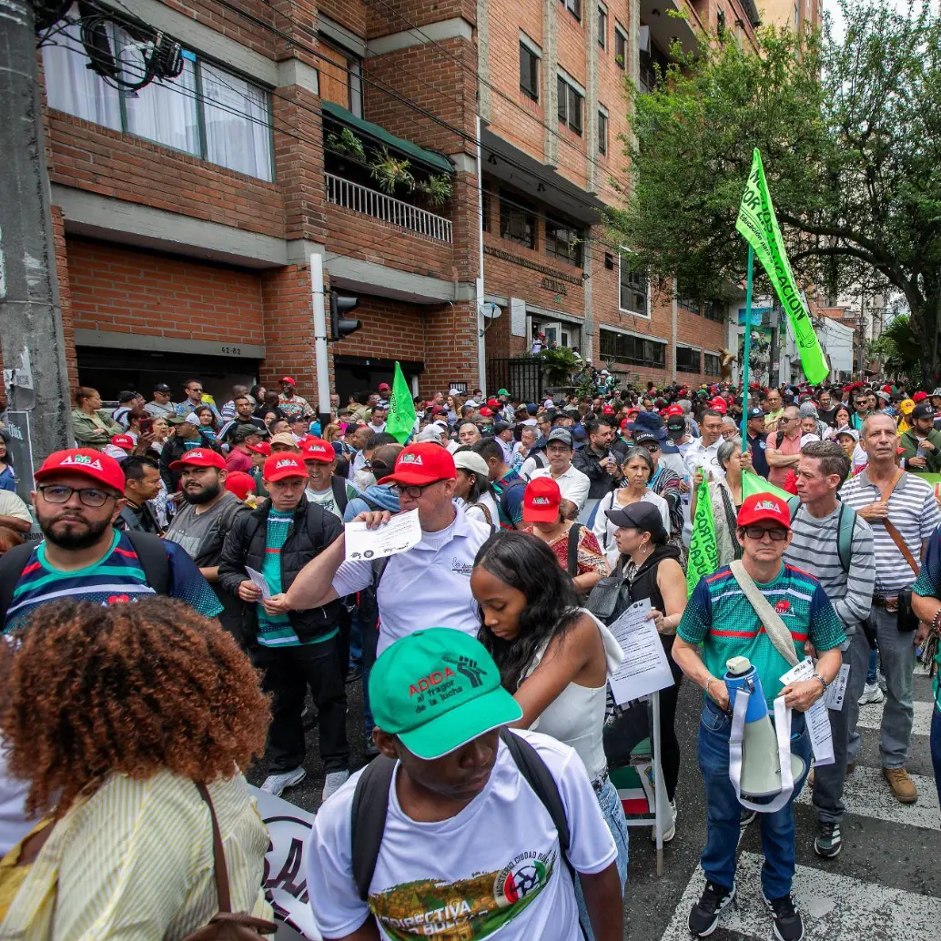 Profesores, directivos y personal administrativo de los colegios públicos han llegado a acuerdos con el Ministerio de Educación. Foto: EL COLOMBIANO