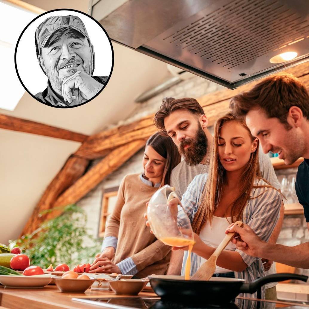 Nada mejor que cocinar entre amigos. FOTO getty