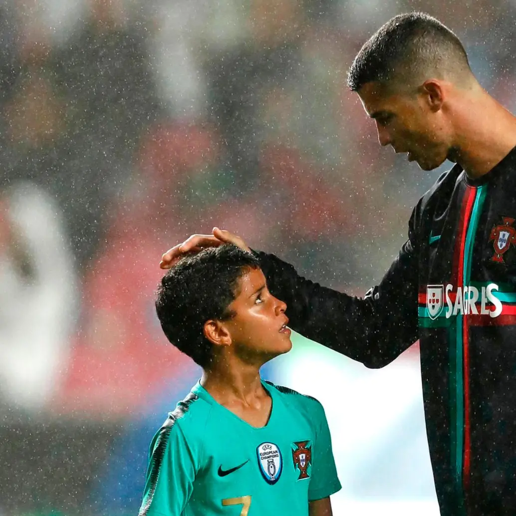 El futbolista portugués Cristiano Ronaldo es el máximo anotador de selecciones en la historia con 136 tantos. FOTO: TOMADO DEL X DE @selecaoportugal