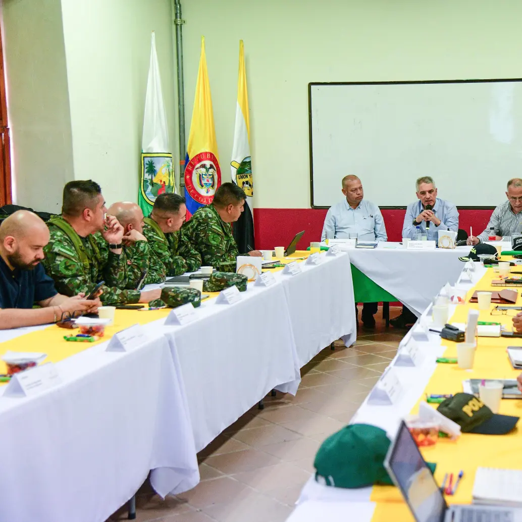 El anuncio se dio durante un Consejo de Seguridad y Oportunidades Sociales liderado en Belmira con autoridades civiles y militares. FOTO: Cortesía Gobernación de Antioquia