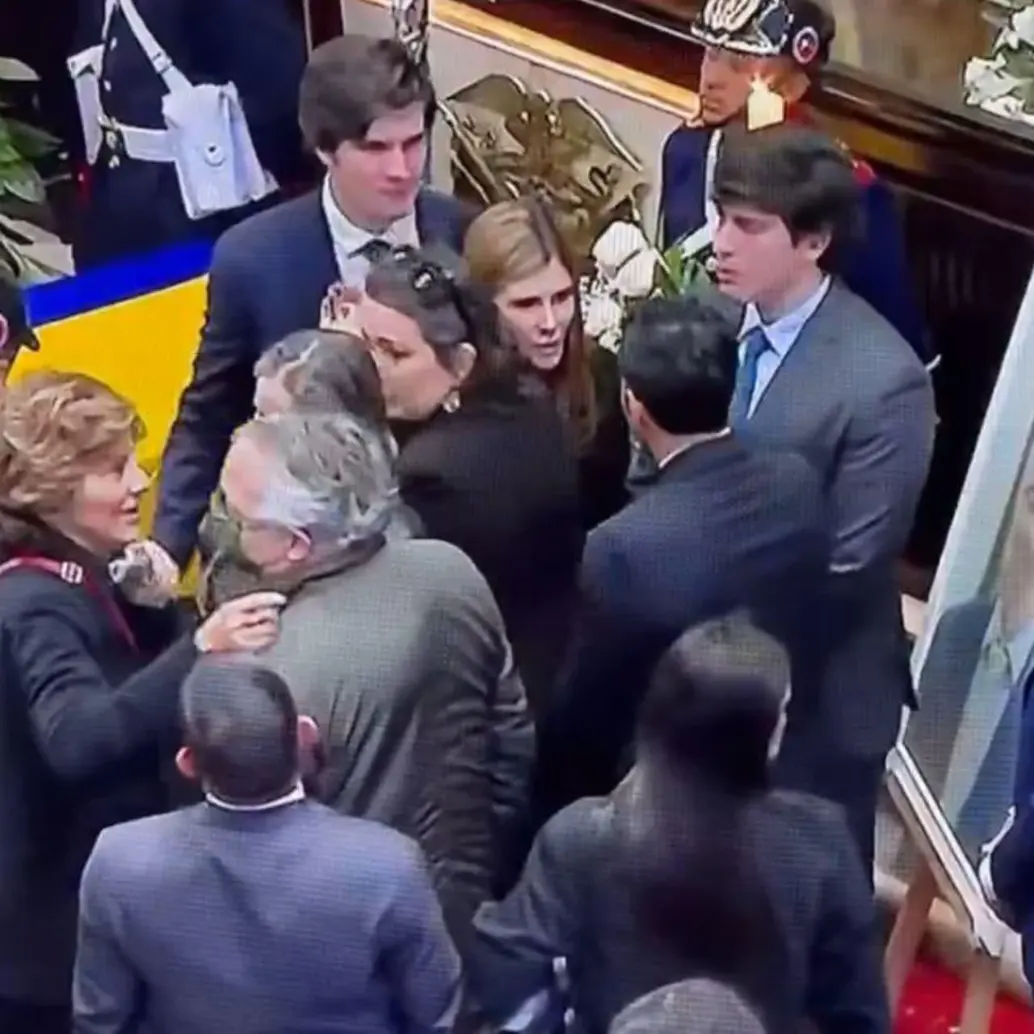  La cámara ardiente irá hasta el próximo miércoles a la media mañana, cuando el féretro será llevado a la Catedral Primada a los oficios religiosos. Foto: captura de video
