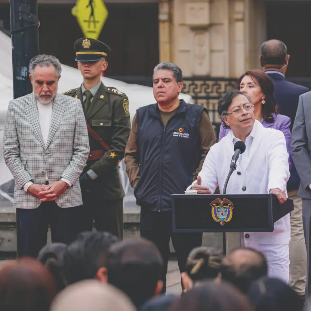 Este domingo en la mañana, el presidente Petro dio declaraciones acompañado de los representantes de entes de control y otras instituciones. FOTO Presidencia