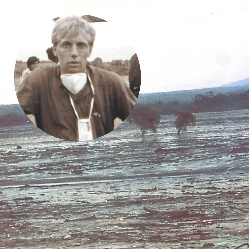 Gerald Martin en un lado de la foto. La tragedia ocurrió el 13 de noviembre de 1985, cuando la erupción del volcán Nevado del Ruiz provocó una avalancha que sepultó a Armero y mató más de 25.000 personas. <span class="mln_uppercase_mln">FOTOS</span> <b><span class="mln_uppercase_mln">Niall Meagher</span></b>