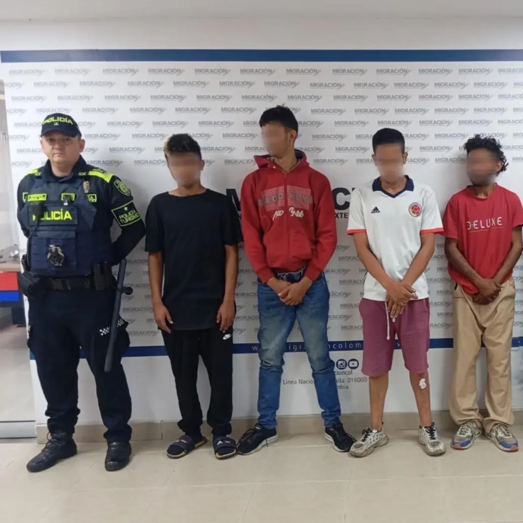 En un operativo relámpago ejecutado en las primeras horas del día, Migración Colombia expulsó a cinco ciudadanos venezolanos señalados como un riesgo para la seguridad nacional. FOTO: Migración Colombia