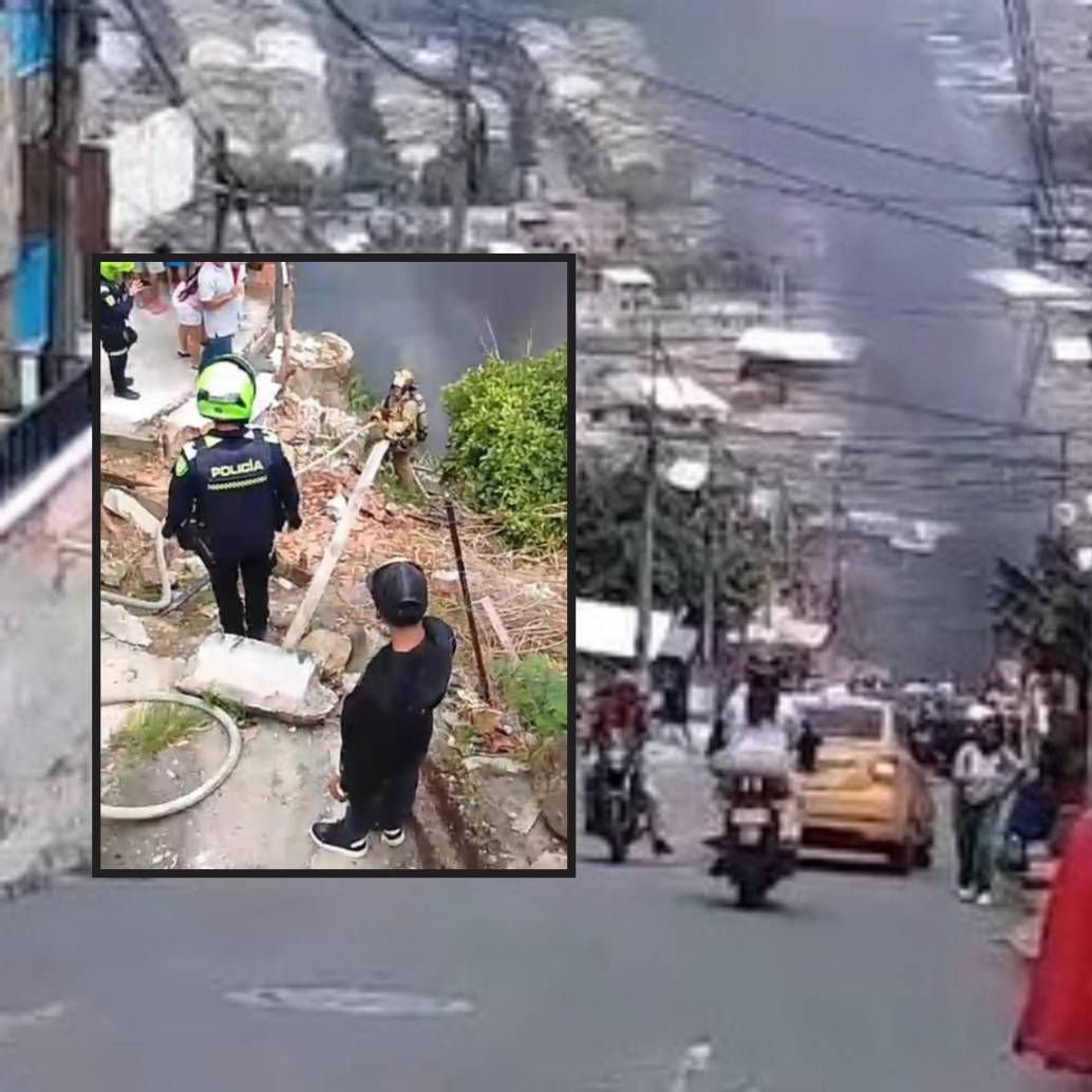 Adelante, organismos de socorro atendiendo el incendio. Atrás, humareda vista en el barrio. FOTO: Cortesía Denuncias Antioquia