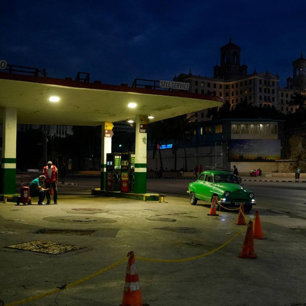 Ante las amenazas de Donald Trump de imponer aranceles a quienes le vendan combustible a Cuba, la isla se ha visto sumergida en una crisis energética que ha obligado a su gobierno a adoptar algunas medidas. Foto: Getty Images