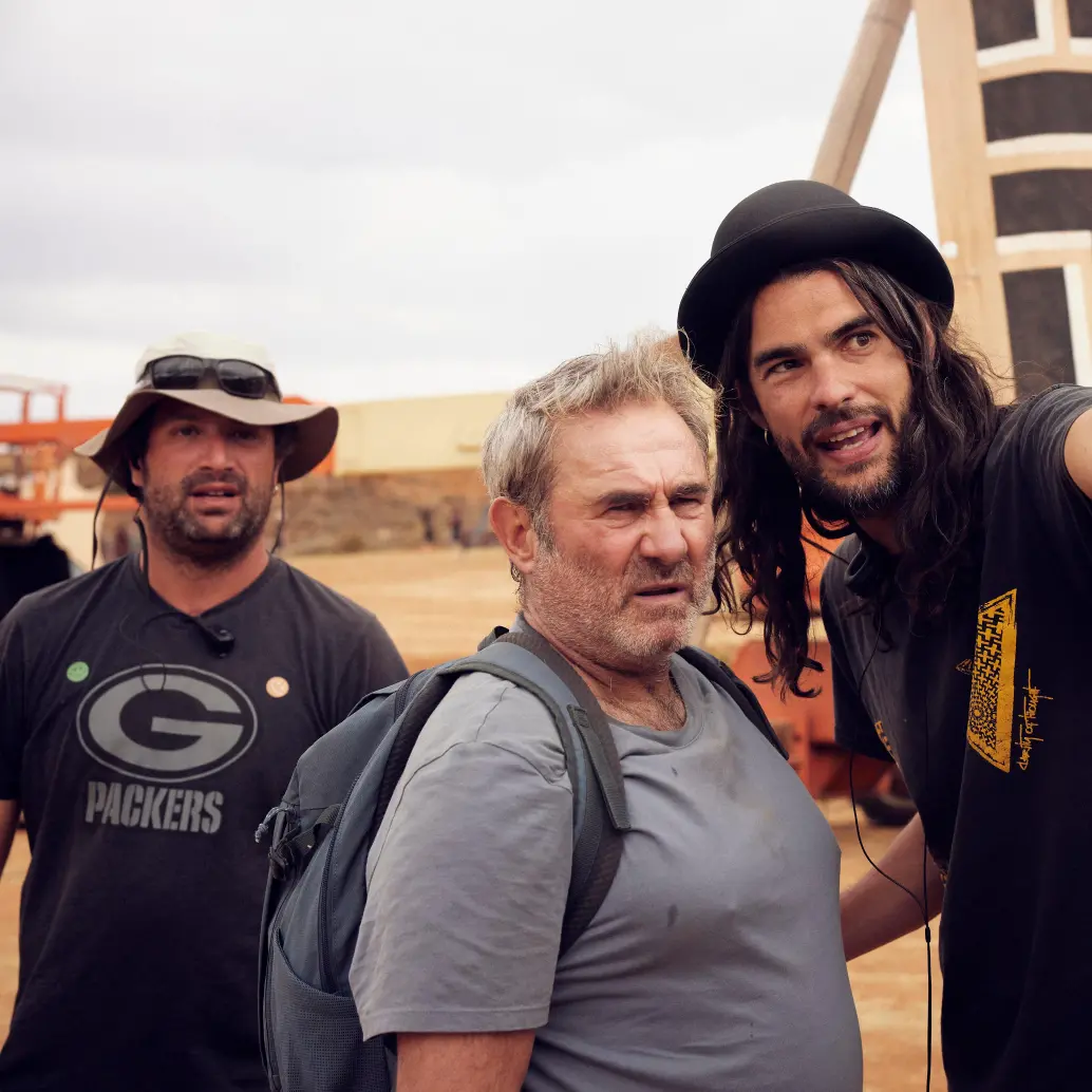Sergi López, protagonista de la cinta con el director, Óliver Laxe. FOTO Cortesía Cineplex