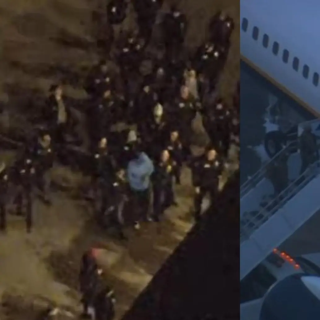 Maduro fue trasladado esposado de manos y pies, con la cabeza cubierta por la capucha de su chaqueta. Foto: Tomada de redes sociales