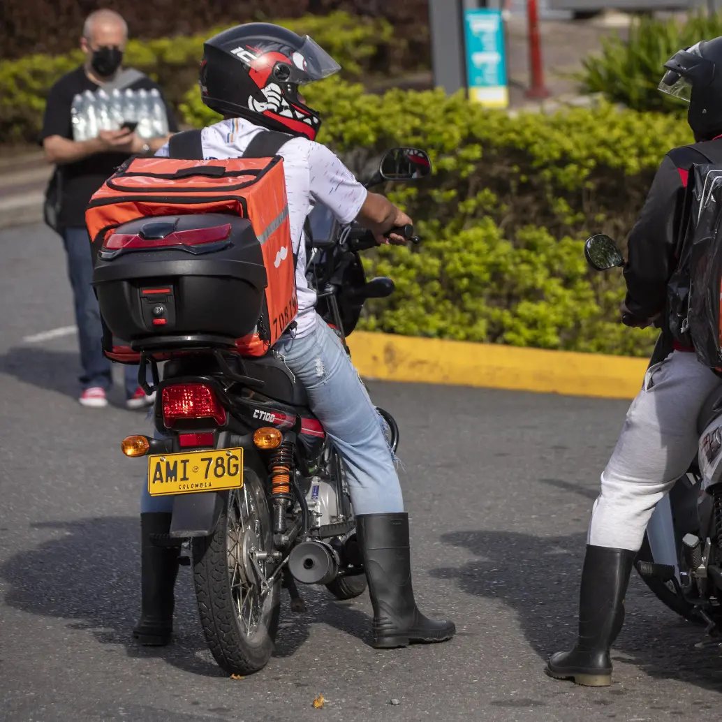 Una de las propuestas que tuvo luz verde tiene que ver con las garantías para aquellos trabajadores de plataformas digitales de reparto. Foto: Carlos Velásquez