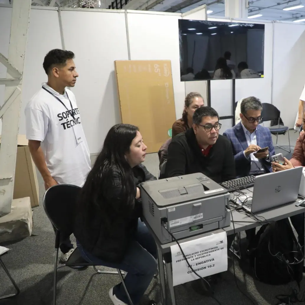 Tras reportarse que las objeciones no superaron el 0,7% de las mesas, las autoridades electorales ratificaron que el calendario avanza sin modificaciones: las urnas se abrirán en el exterior el próximo 15 de junio y el proceso se definirá en el territorio colombiano el domingo 21 de junio. FOTO: Registraduría