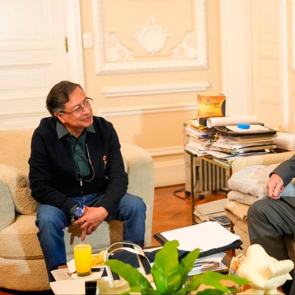 El presidente Gustavo Petro y el encargado de Negocios de Estados Unidos en Colombia, John McNamara. FOTO CORTESÍA PRESIDENCIA