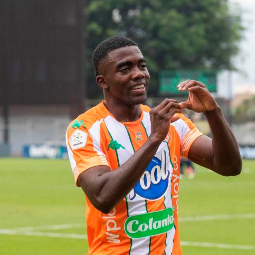 Luis Ángel Díaz celebrando uno de los goles que marcó con Envigado en la Liga Betplay. FOTO ESNEYDER GUTIÉRREZ 