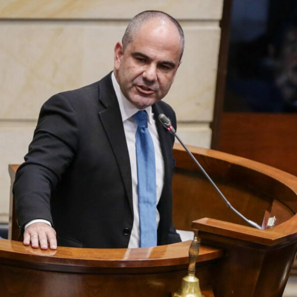 El director del partido Centro Democrático asumió el resultado demoledor que obtuvo su candidata. Ahora irán con el abogado De la Espriella. Foto: Colprensa