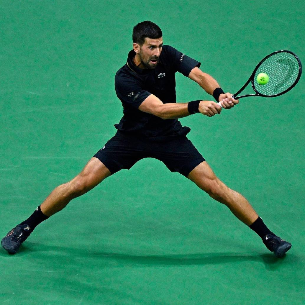 Novak Djokovic tras pasar a cuartos de final en US Open el domingo: “Otra noche electrizante en Ashe. Luces brillantes, música a todo volumen, la realeza del rap entre el público. Hubo algunos momentos difíciles, pero NYC, tu energía me ayudó a superarlo. Hora de relajarse”, escribió en sus redes sociales. FOTO X-Djokovic