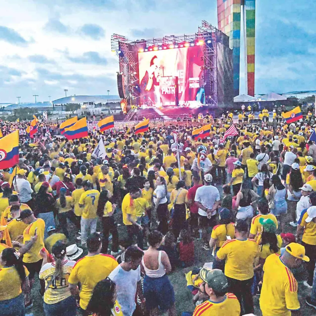 El presidente electo decidió hacer su cierre de campaña en la capital del Atlántico. Antes de su discurso, hizo una caravana por la ciudad en un vehículo con una cabina blindada. Foto: Colprensa